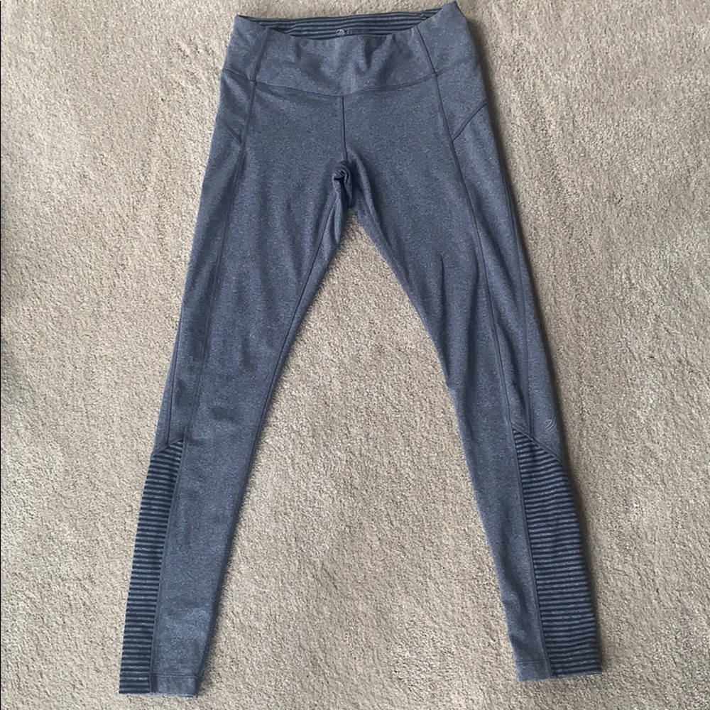 Gray athletic leggings